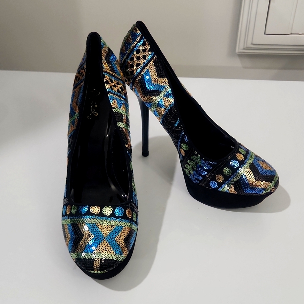 High heels with sequins